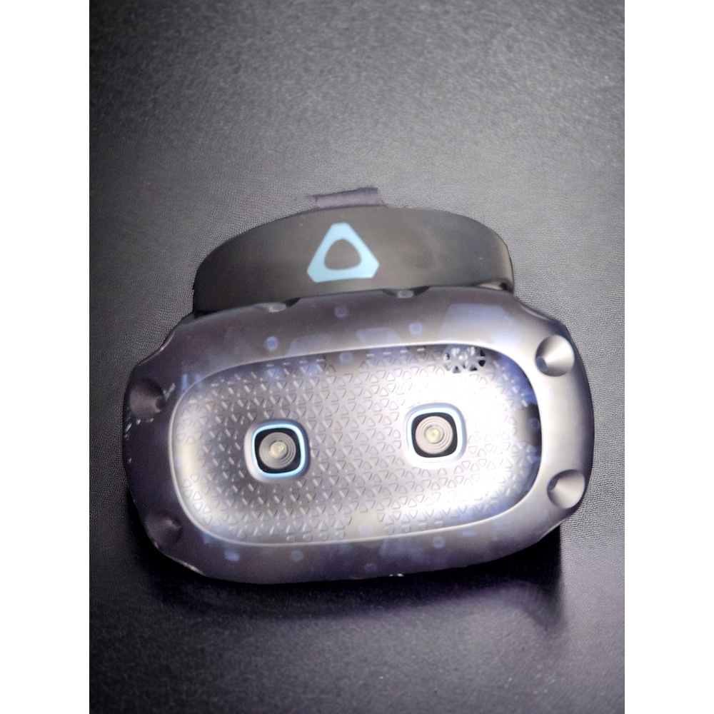 HTC Vive Cosmos Elite VR Headset Kit + 2 Controllers & 2 Base Stations